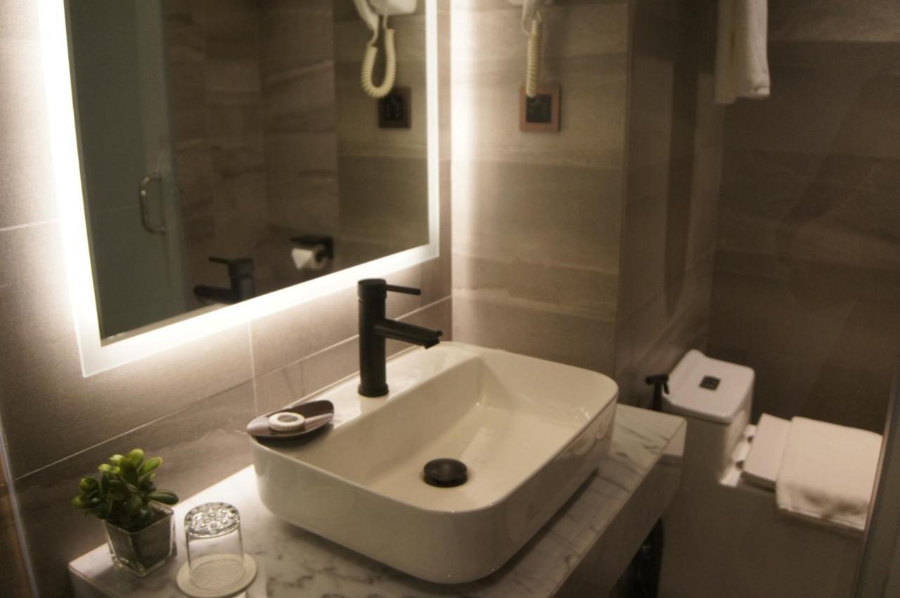 The Maximilian Hotel Cauayan Eksteriør billede