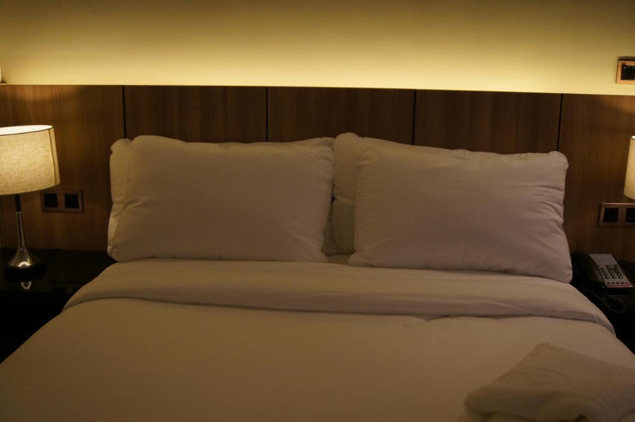 The Maximilian Hotel Cauayan Eksteriør billede