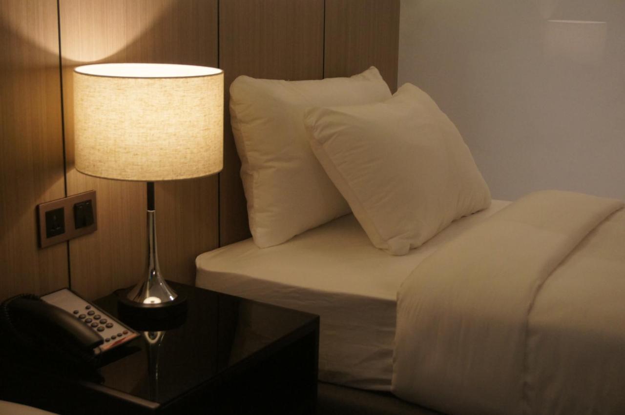 The Maximilian Hotel Cauayan Eksteriør billede
