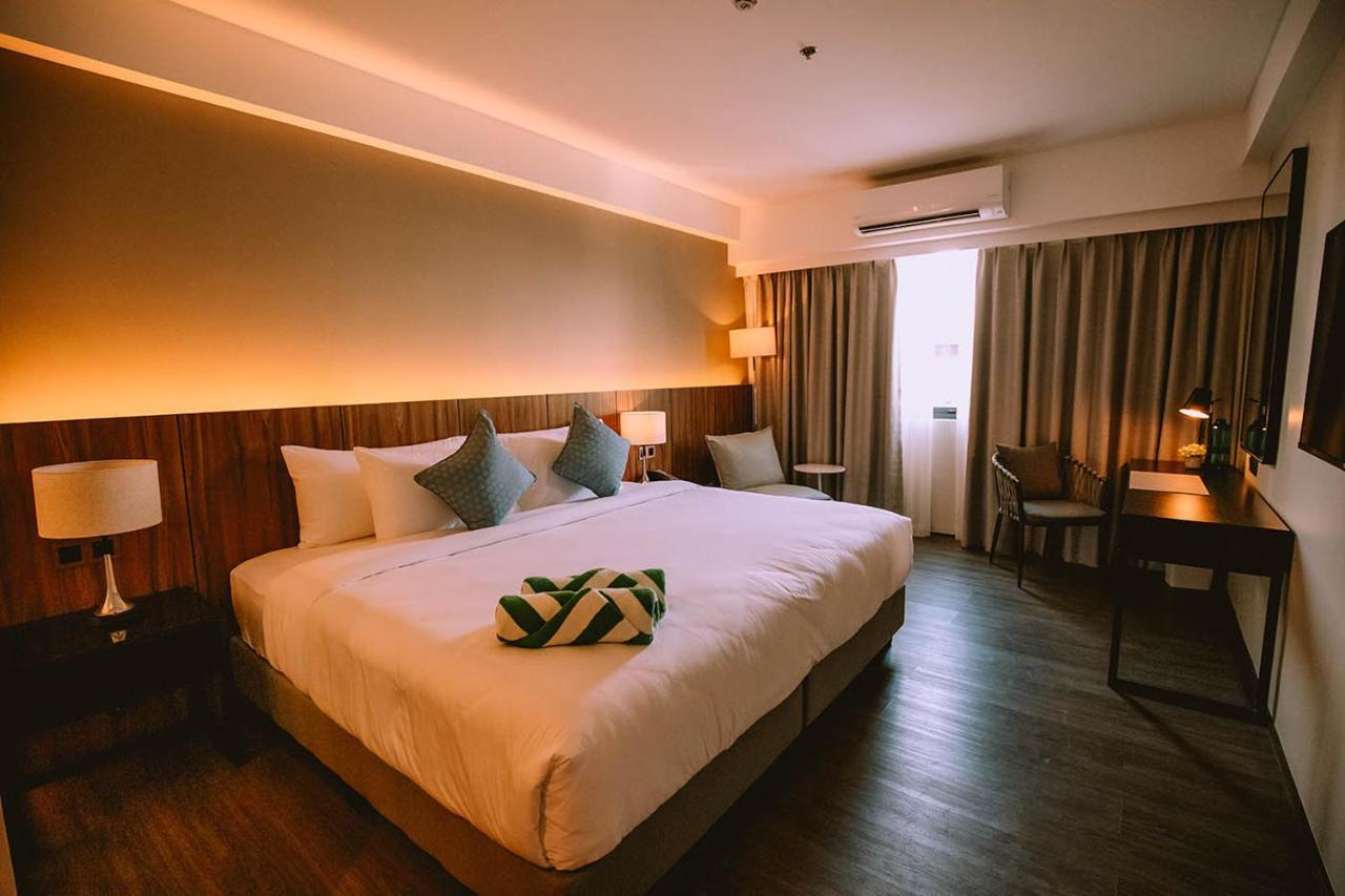 The Maximilian Hotel Cauayan Eksteriør billede