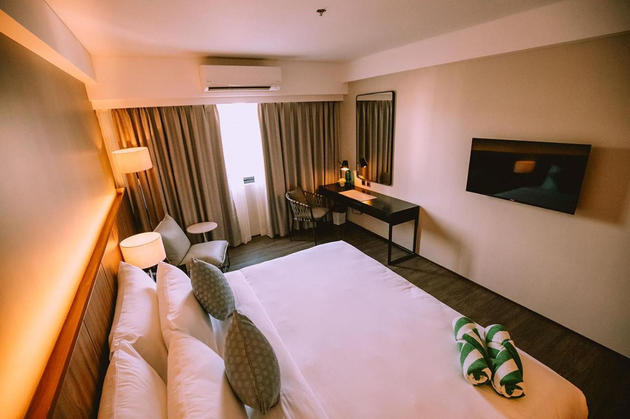 The Maximilian Hotel Cauayan Eksteriør billede