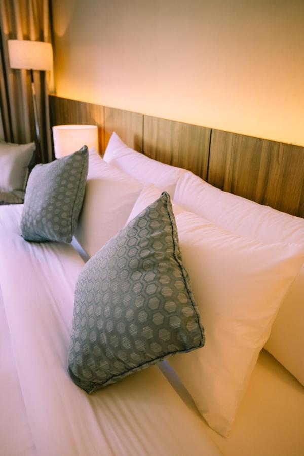 The Maximilian Hotel Cauayan Eksteriør billede